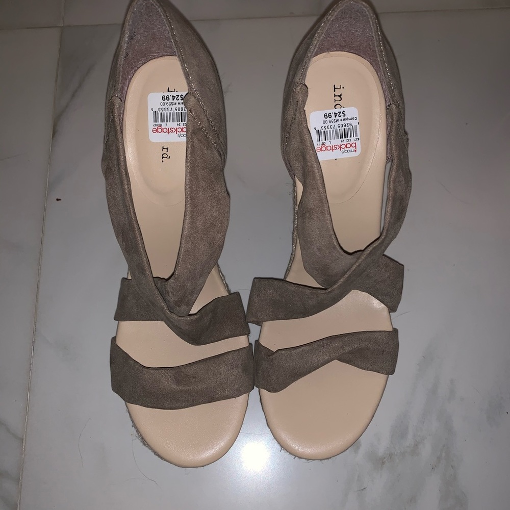 BRAND NEW!! Wedges